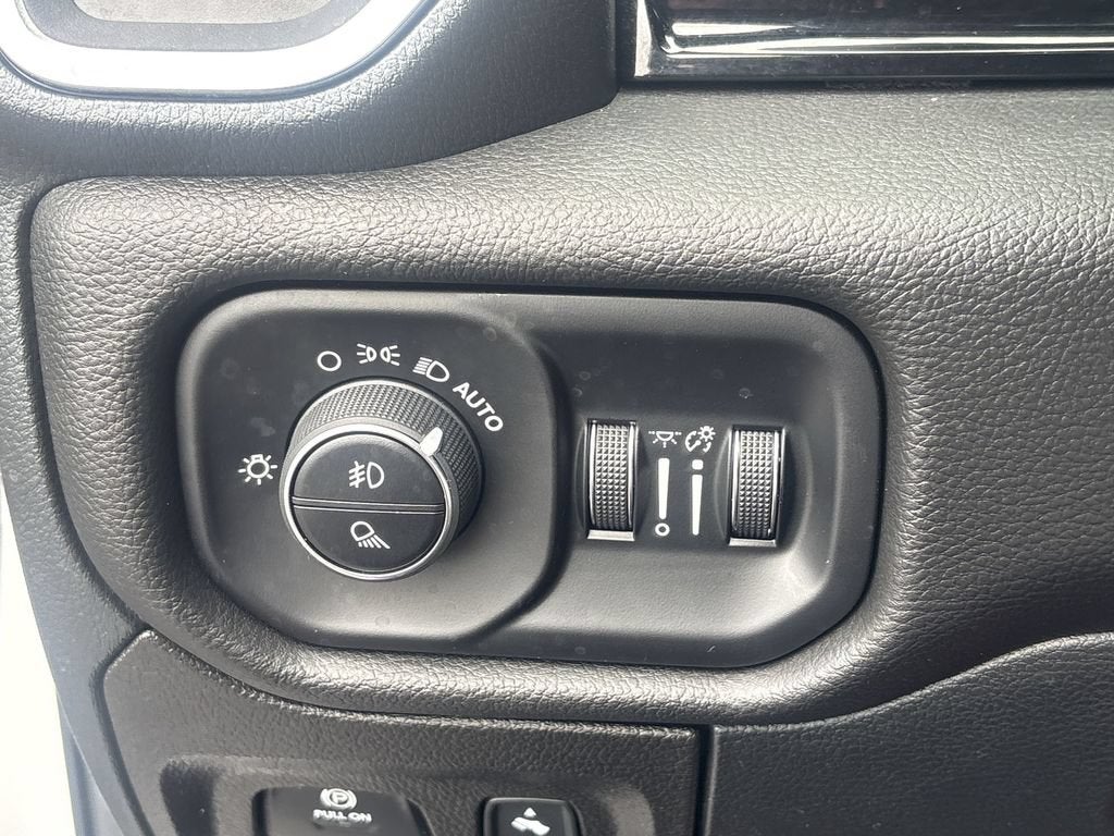 2025 RAM 1500 Laramie Crew Cab 4x4 5'7" Box