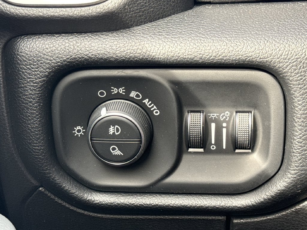 2019 RAM 1500 Big Horn/Lone Star Crew Cab 4x4 6'4" Box