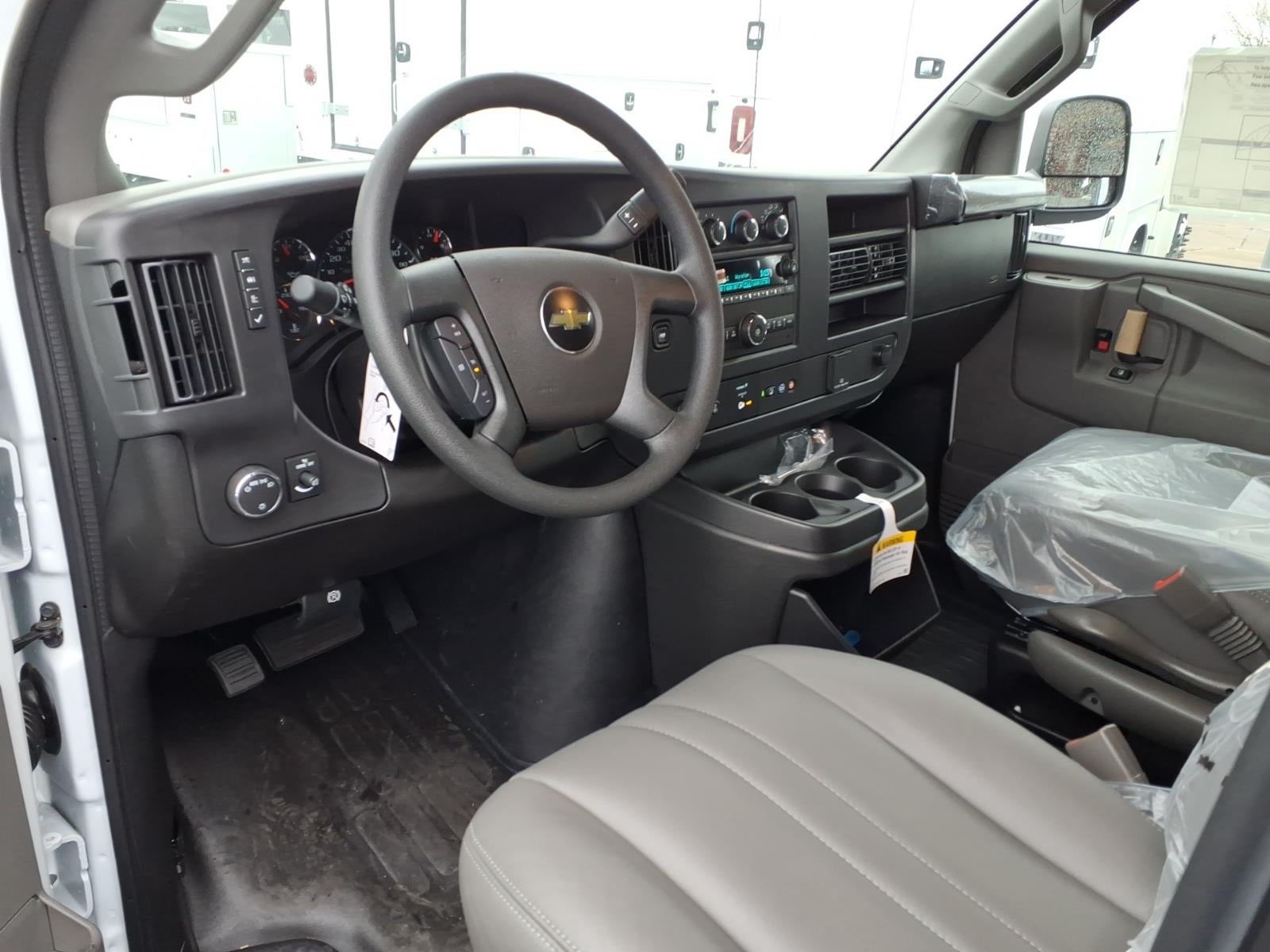 2025 Chevrolet Express Cargo WT