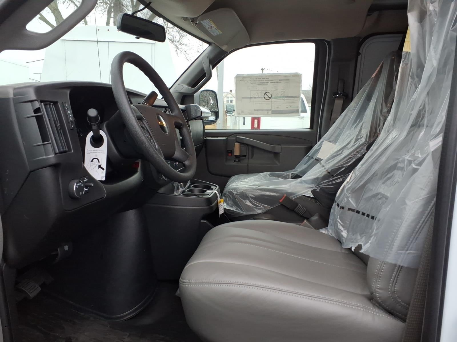 2025 Chevrolet Express Cargo WT