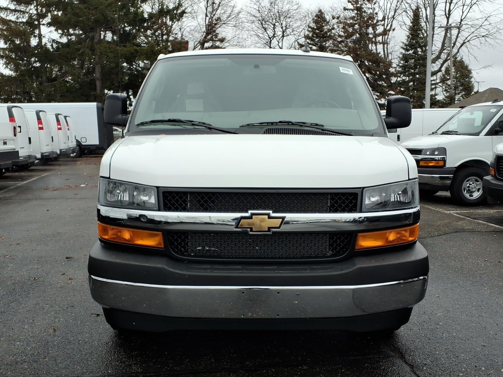 2025 Chevrolet Express Cargo WT