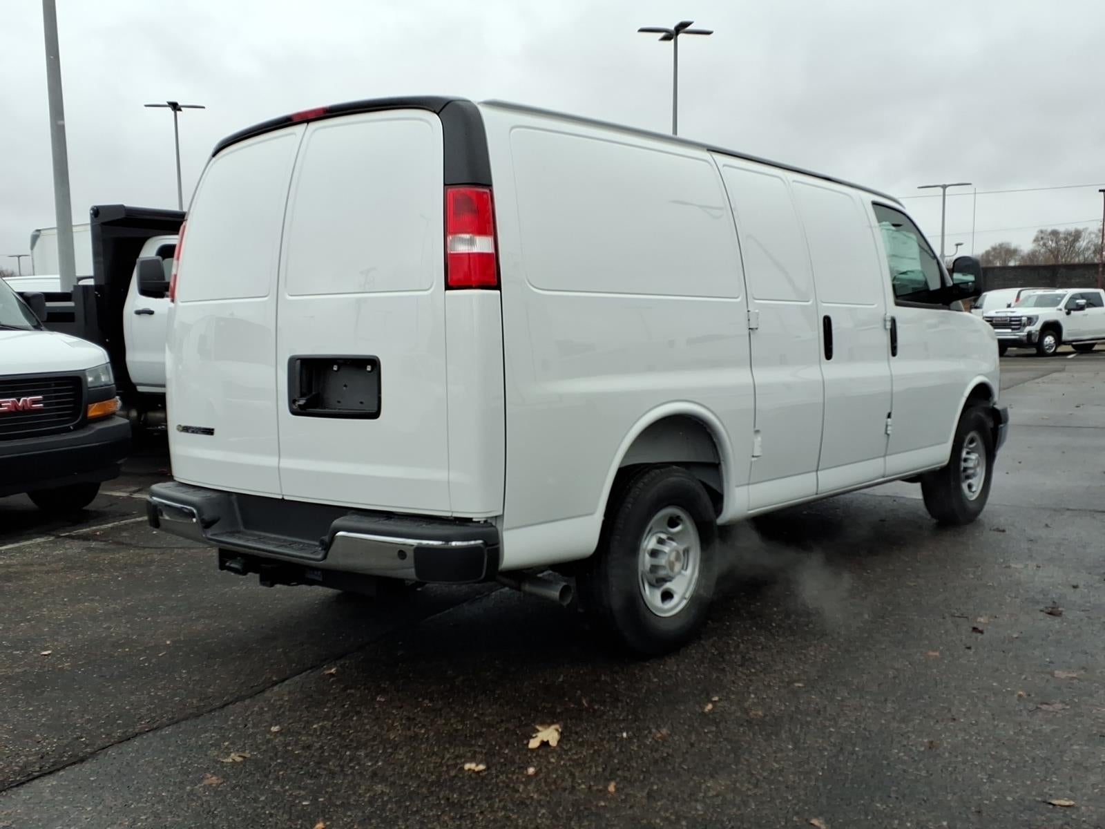 2025 Chevrolet Express Cargo WT
