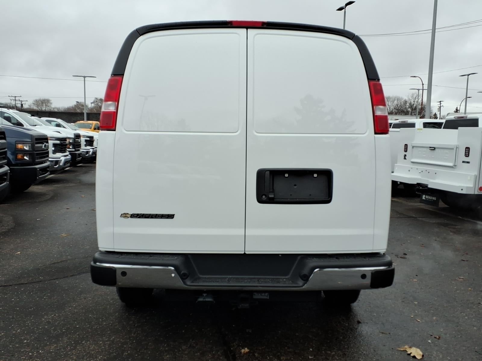 2025 Chevrolet Express Cargo WT