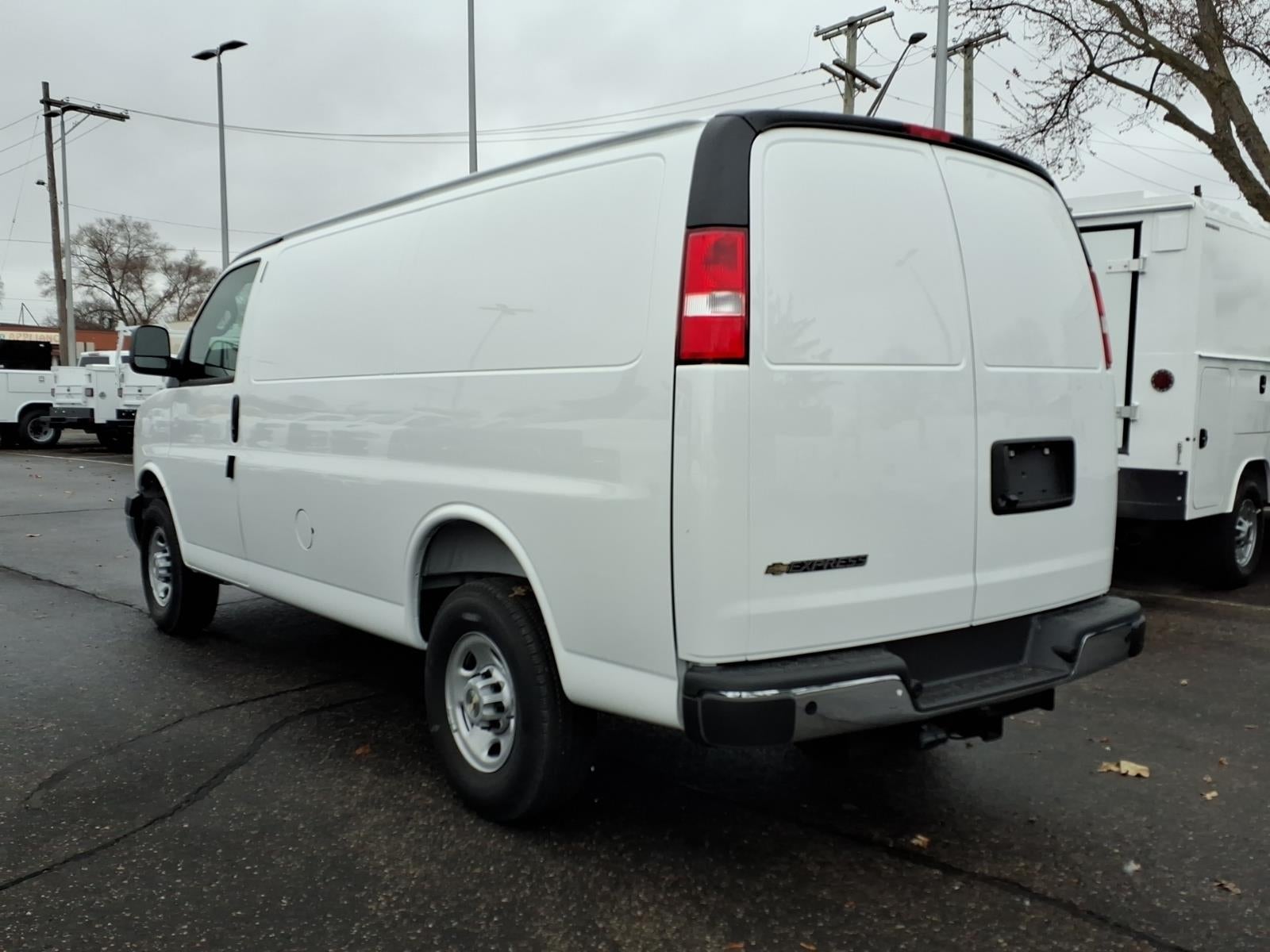 2025 Chevrolet Express Cargo WT