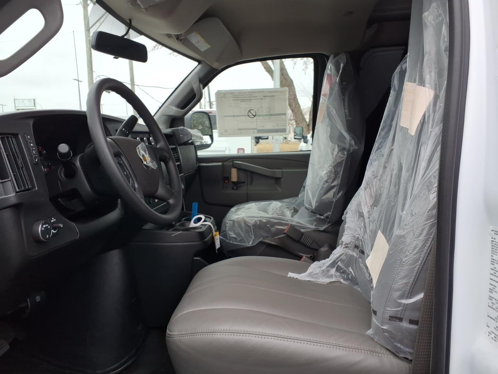2025 Chevrolet Express Cargo WT
