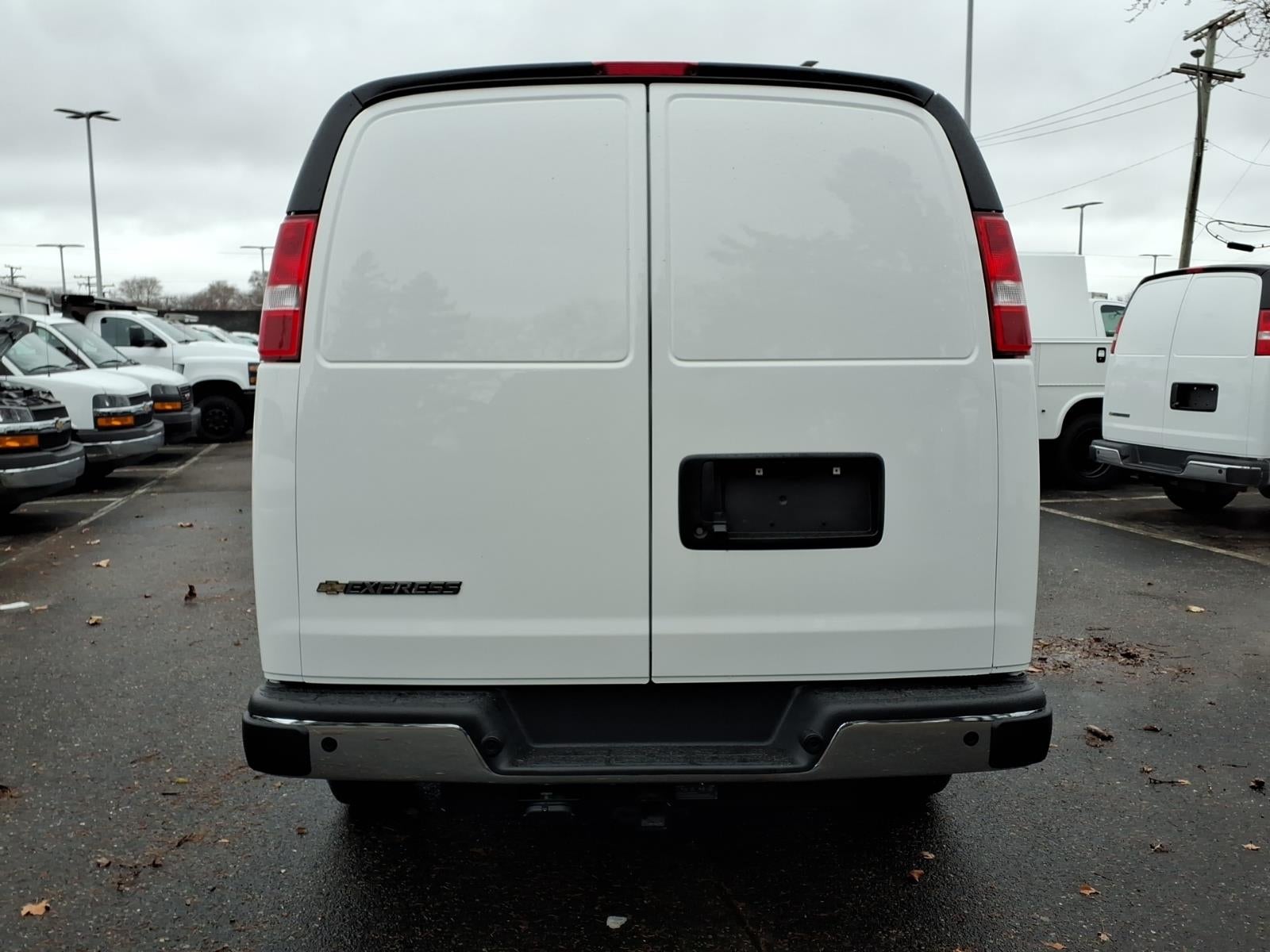2025 Chevrolet Express Cargo WT