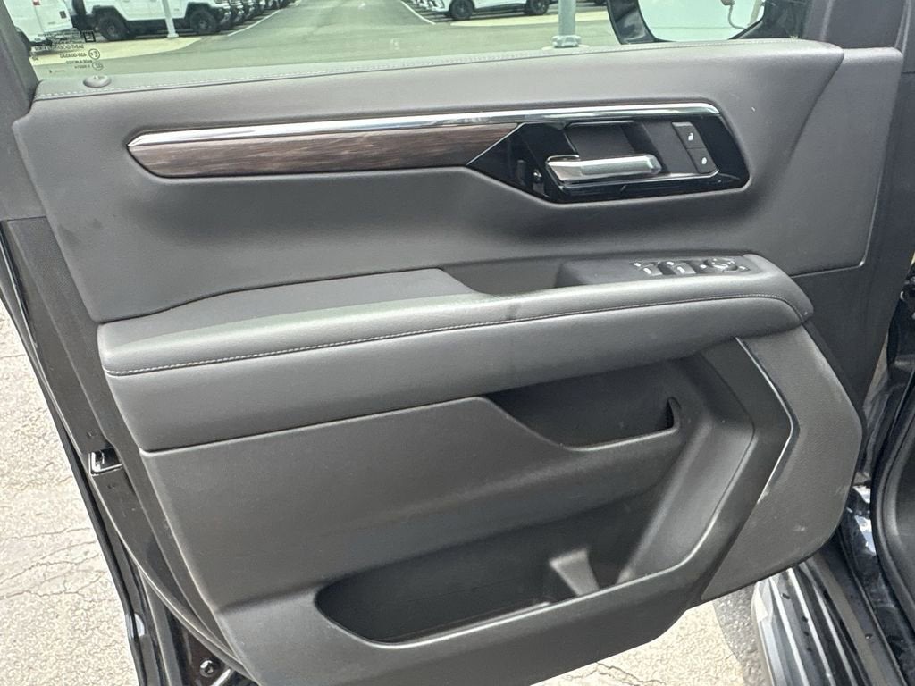 2025 Chevrolet Suburban LS