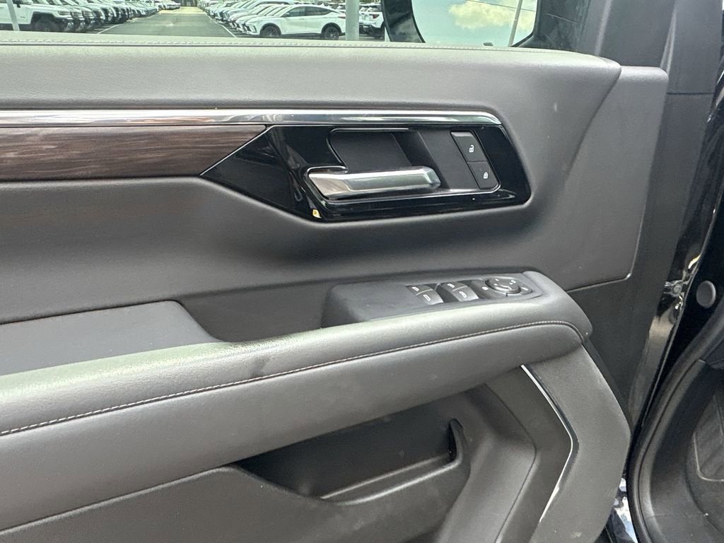 2025 Chevrolet Suburban LS