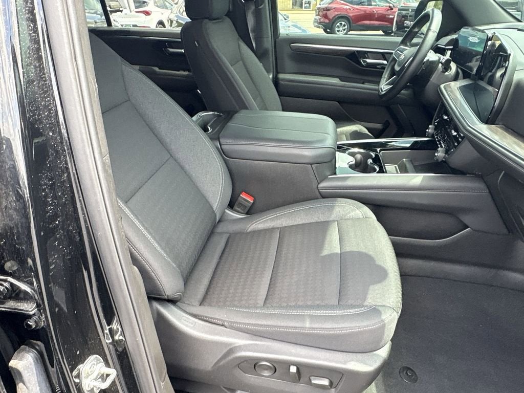 2025 Chevrolet Suburban LS
