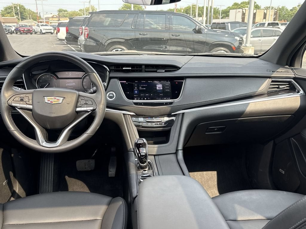 2025 Cadillac XT6 Luxury