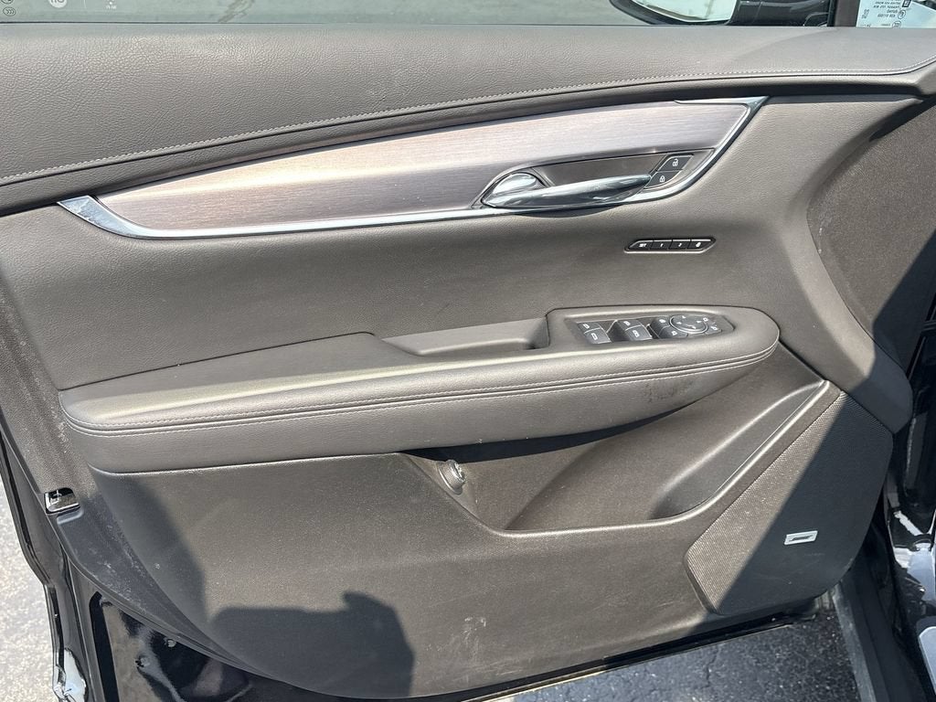 2025 Cadillac XT6 Luxury