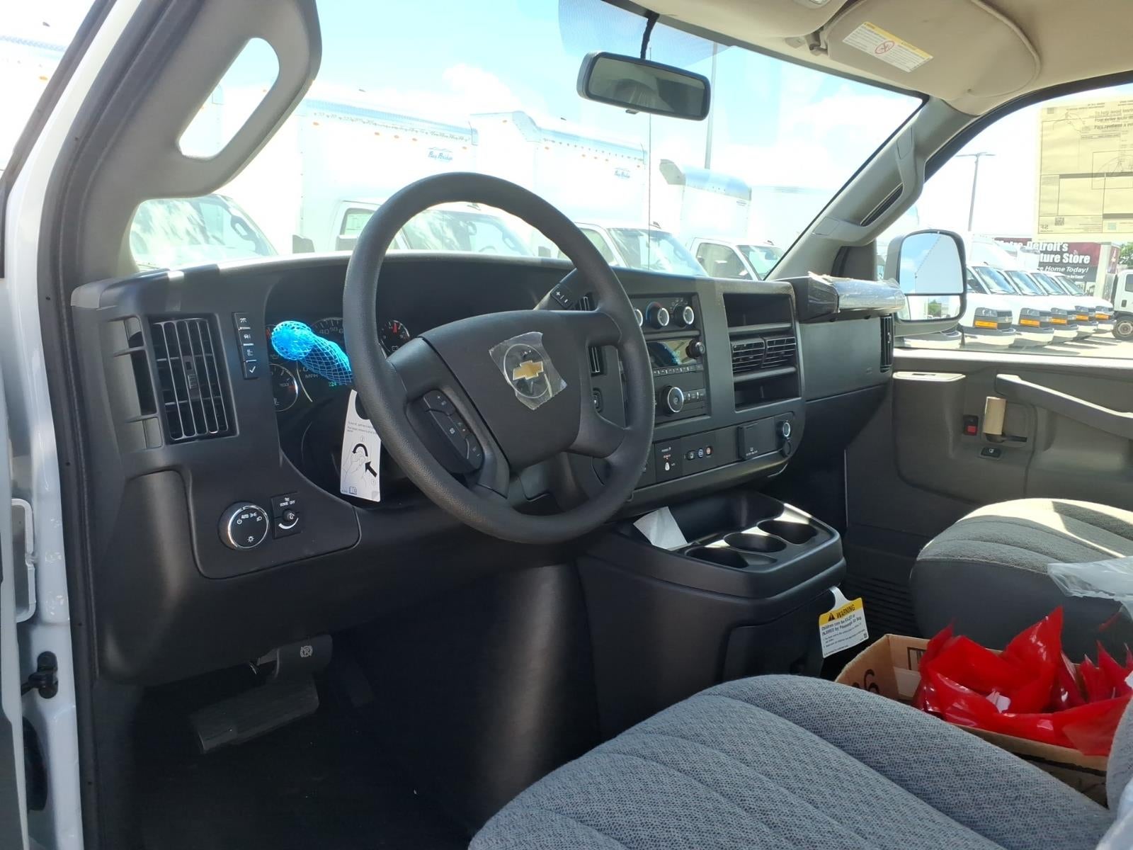 2026 Chevrolet Express Cutaway 3500 1WT