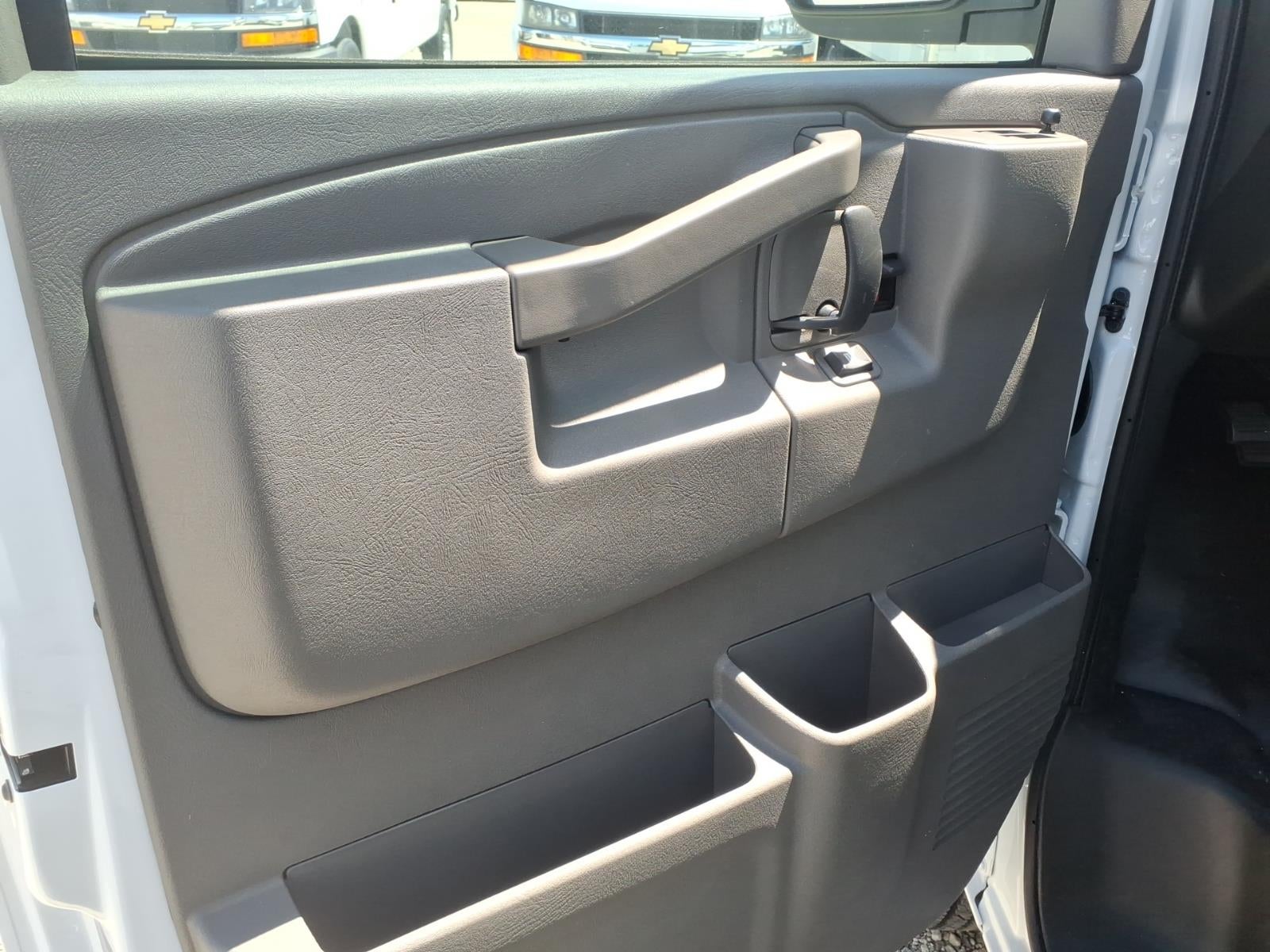 2026 Chevrolet Express Cutaway 3500 1WT