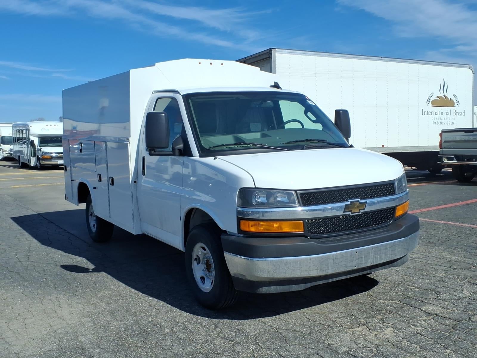 2026 Chevrolet Express Cutaway 3500 1WT