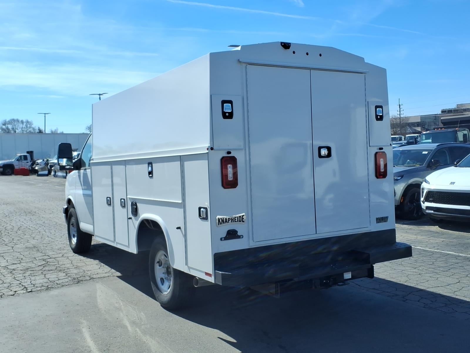 2026 Chevrolet Express Cutaway 3500 1WT