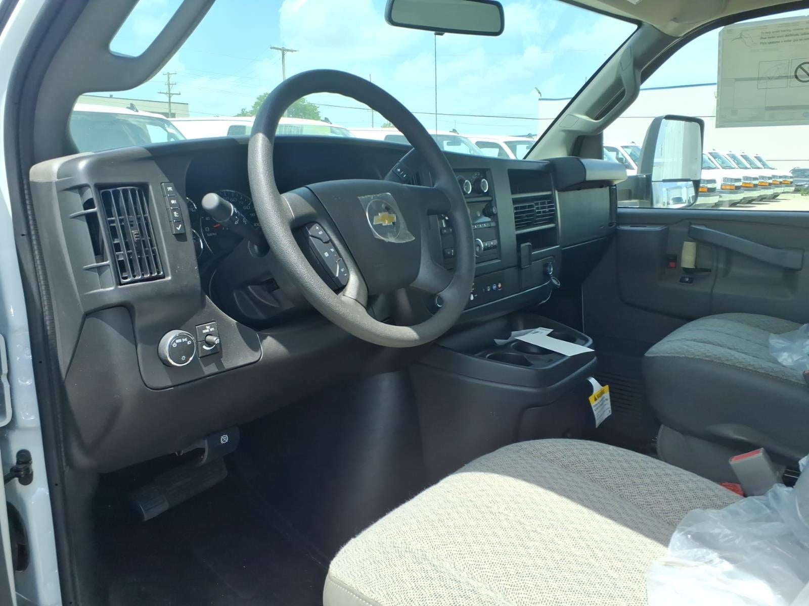 2026 Chevrolet Express Cutaway 3500 1WT