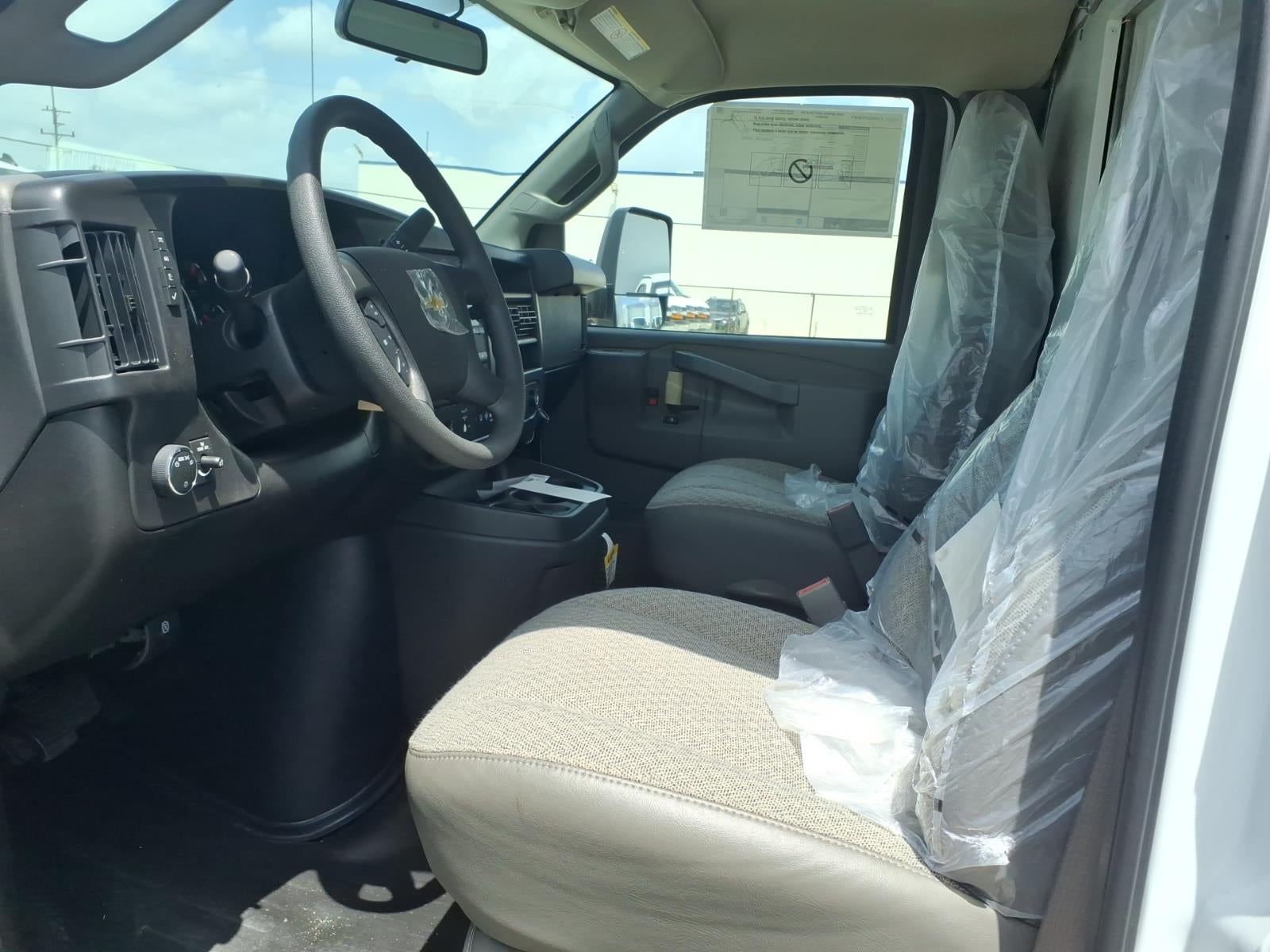 2026 Chevrolet Express Cutaway 3500 1WT