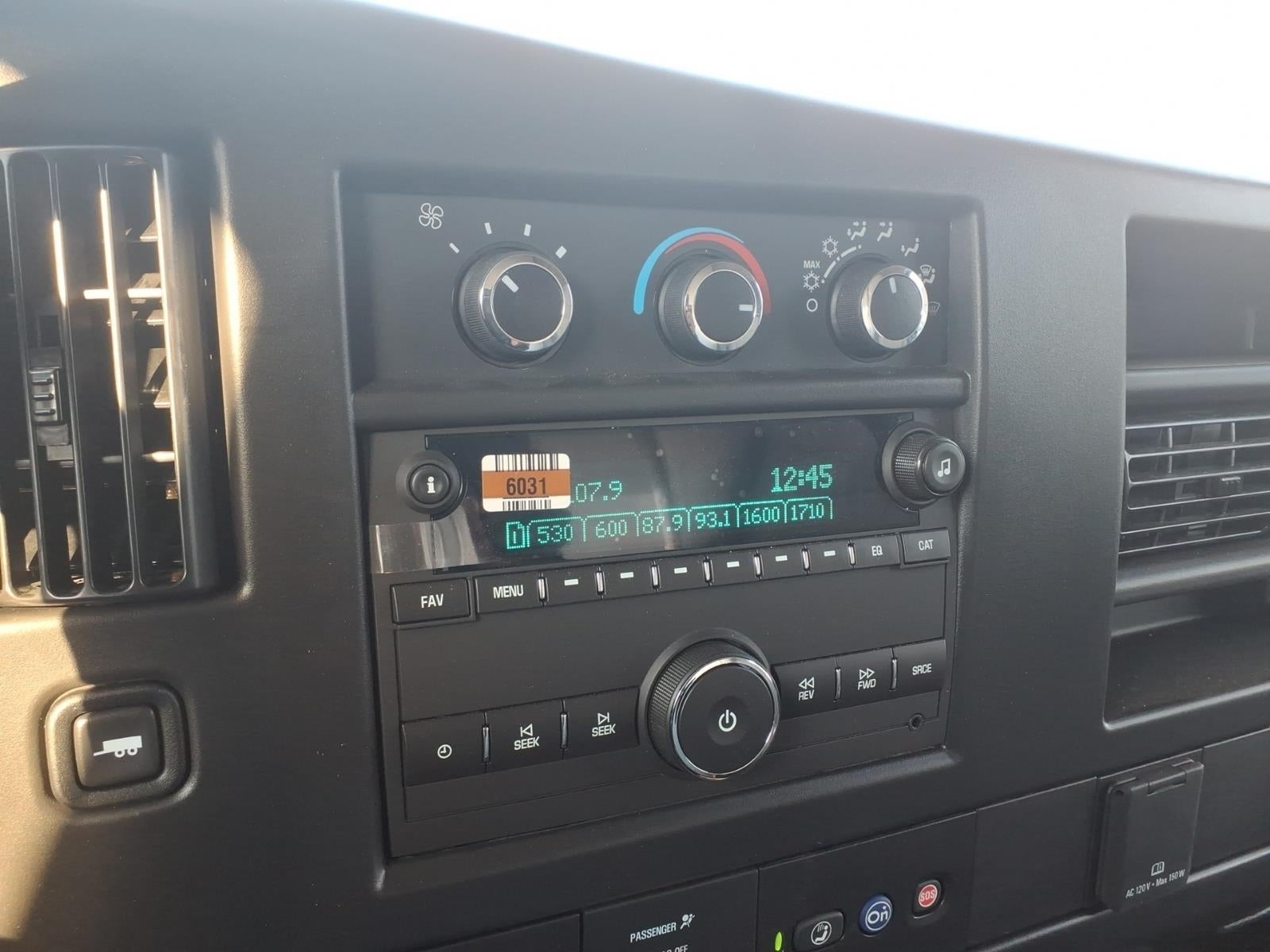 2025 Chevrolet Express Cutaway 3500 1WT