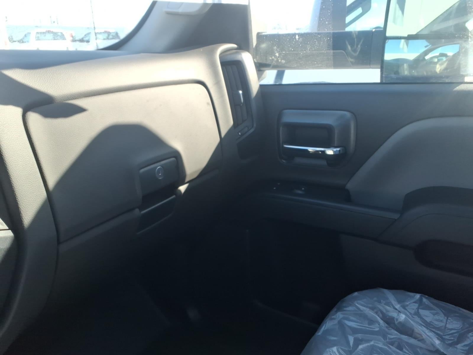 2025 Chevrolet Silverado 5500 HD Work Truck