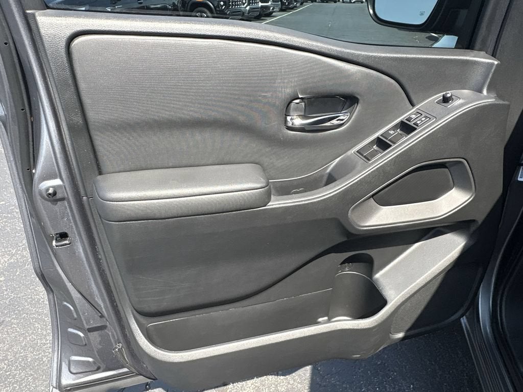 2023 Nissan Frontier Crew Cab SV 4x2