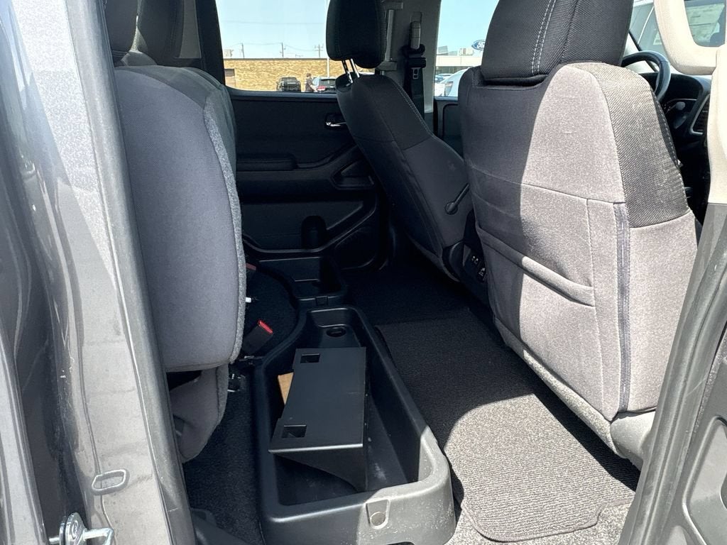 2023 Nissan Frontier Crew Cab SV 4x2