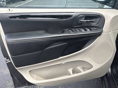 2016 Chrysler Town & Country Limited
