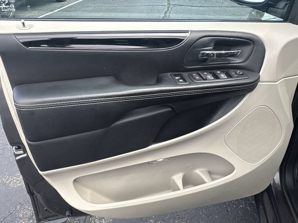2016 Chrysler Town & Country Limited