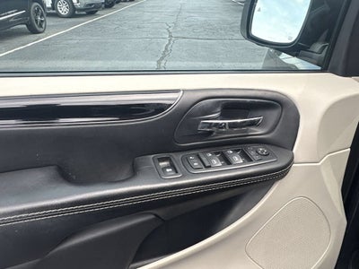 2016 Chrysler Town & Country Limited