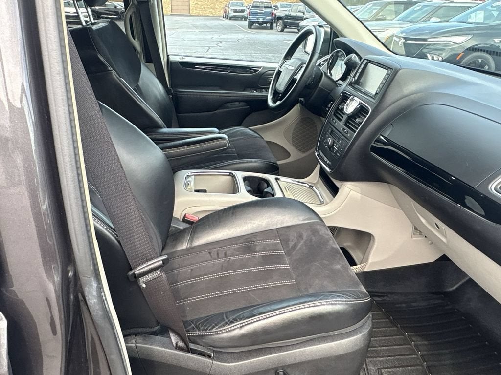 2016 Chrysler Town & Country Limited