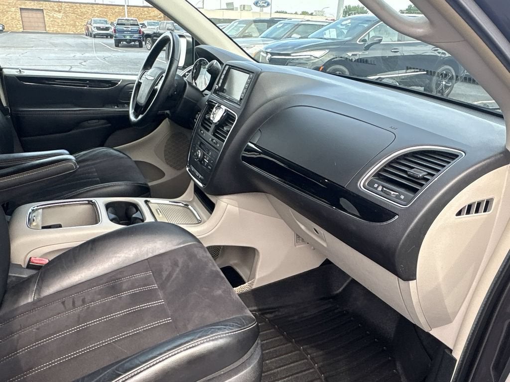 2016 Chrysler Town & Country Limited