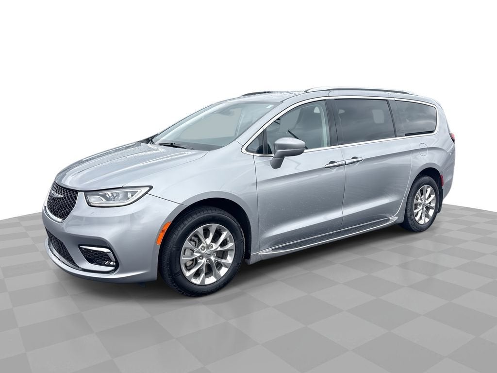 2021 Chrysler Pacifica Touring L's photo