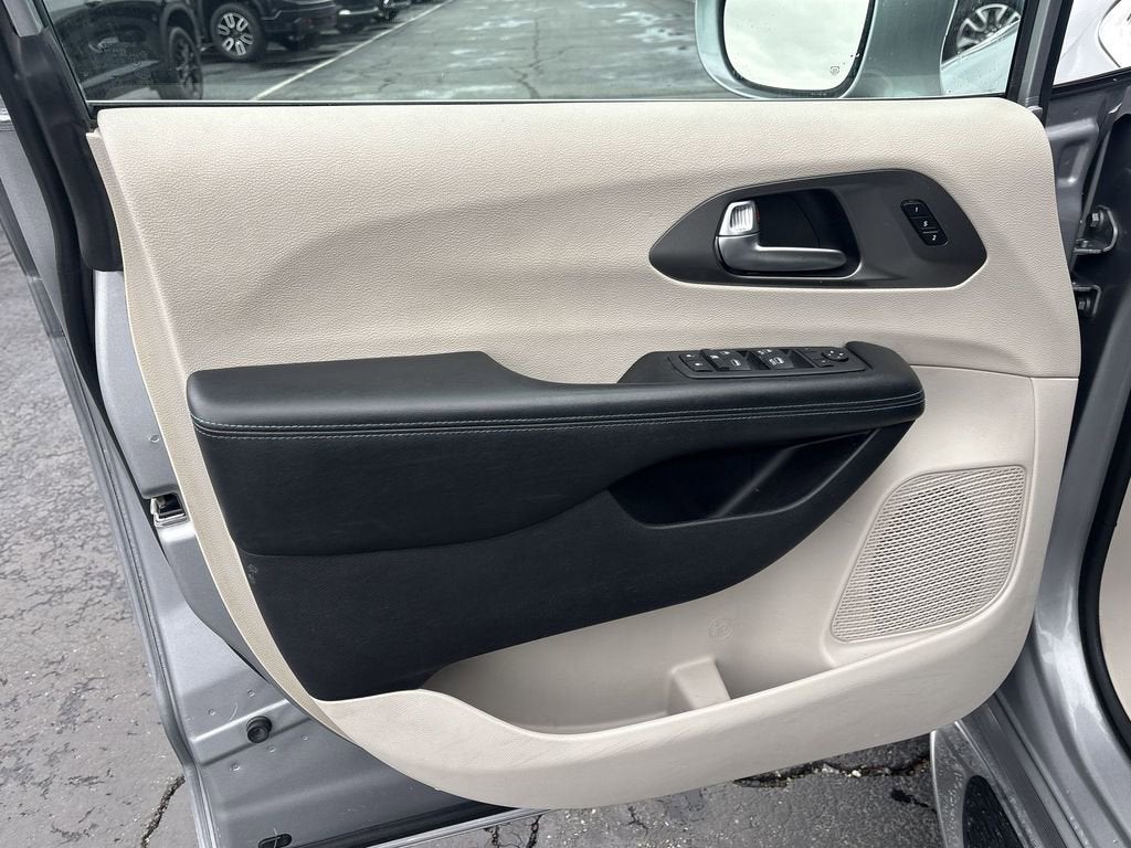 2021 Chrysler Pacifica Touring L - Photo 22