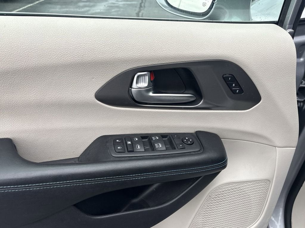 2021 Chrysler Pacifica Touring L - Photo 23