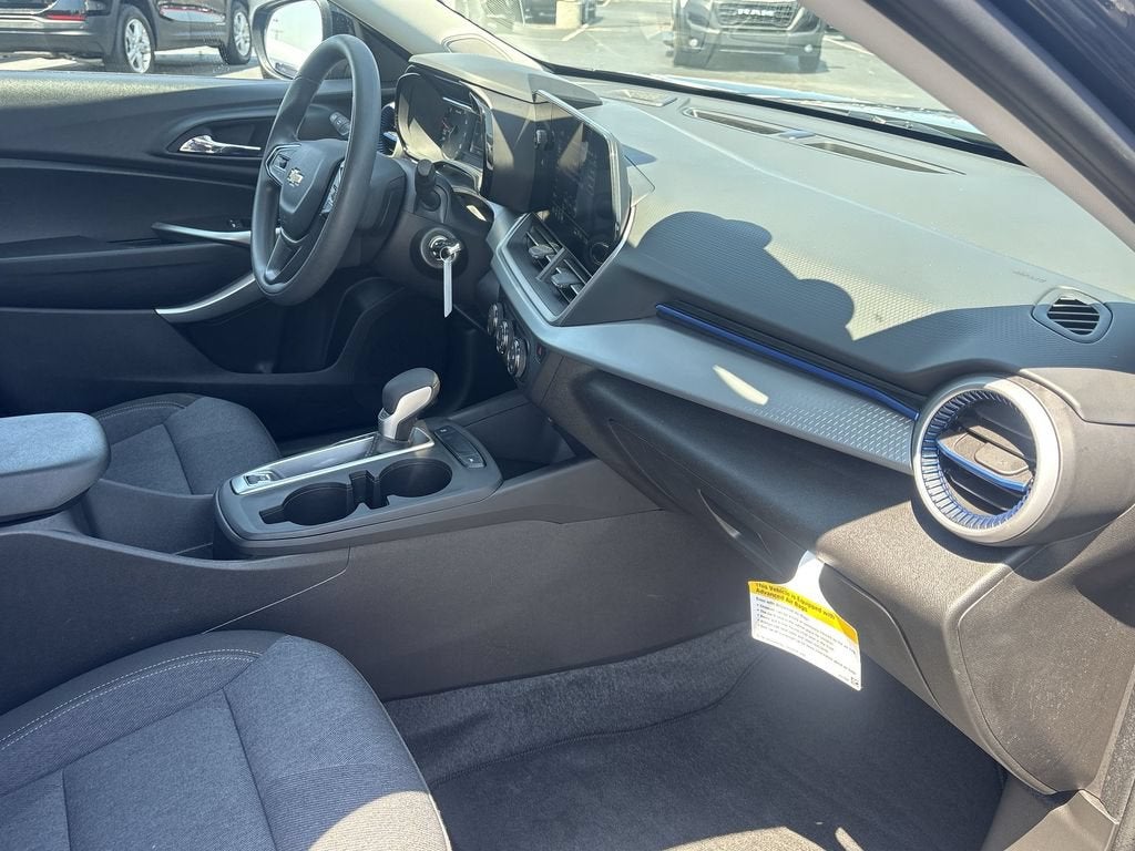 2025 Chevrolet Trax LS